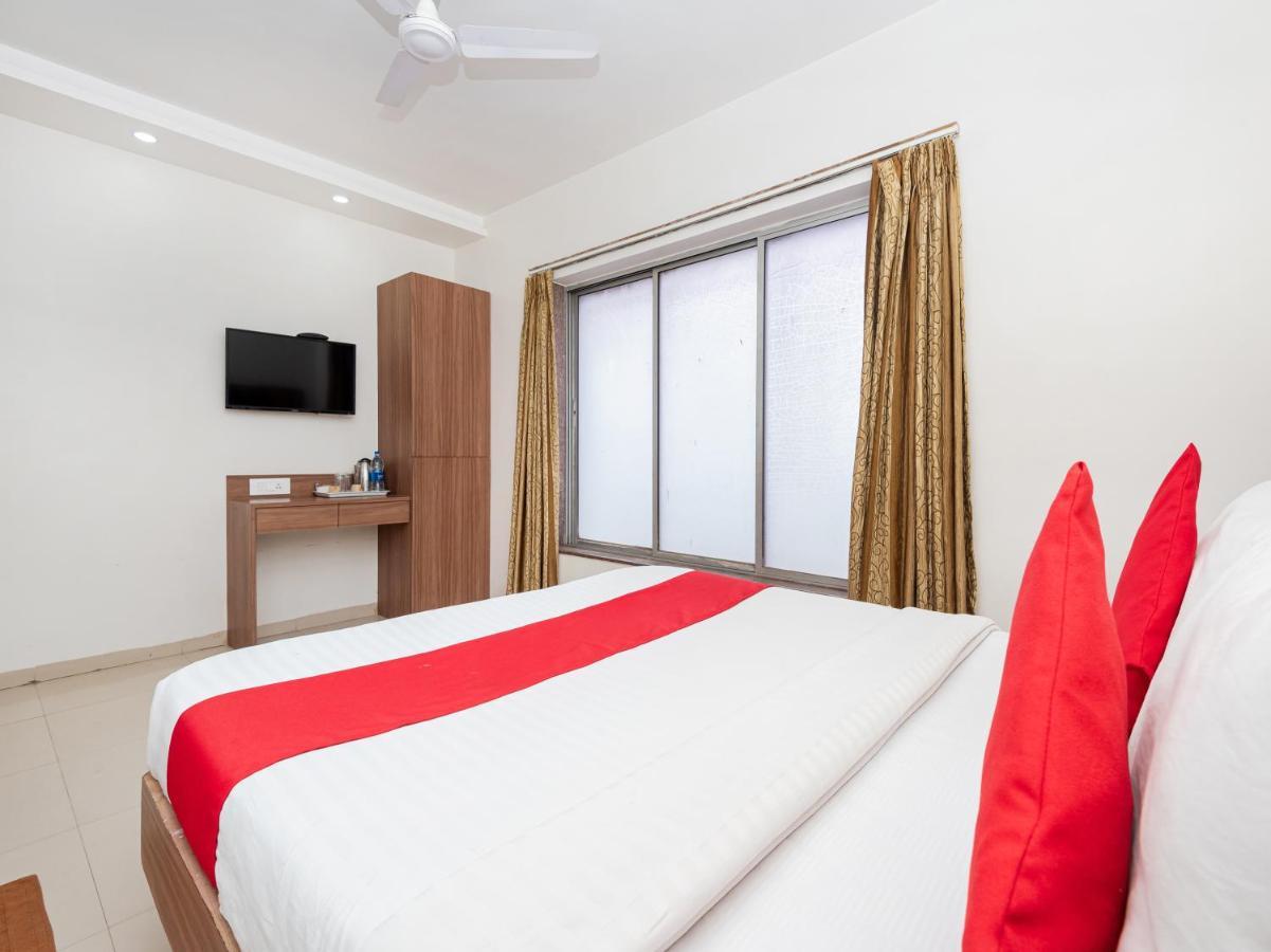 Hotel Balwas Surate Exterior foto