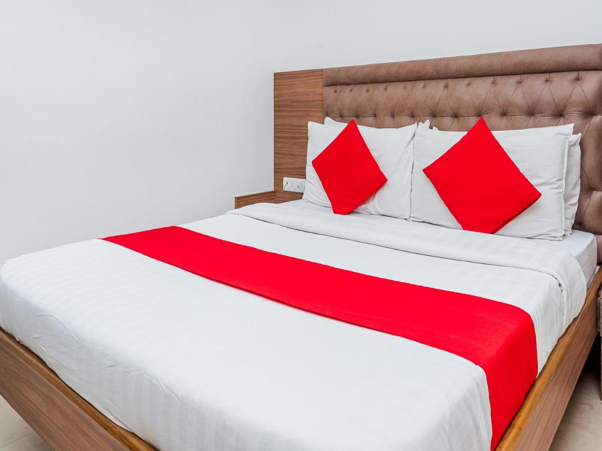 Hotel Balwas Surate Exterior foto