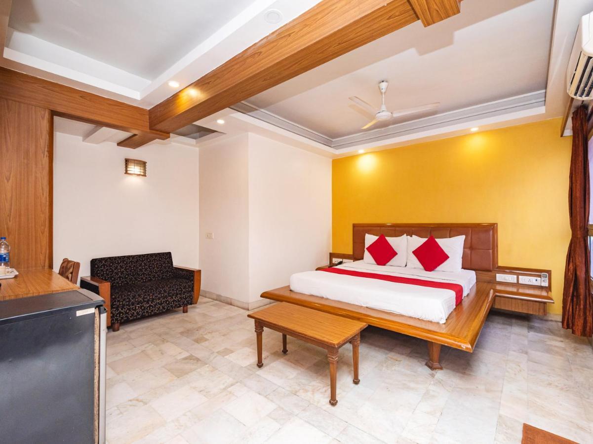 Hotel Balwas Surate Exterior foto