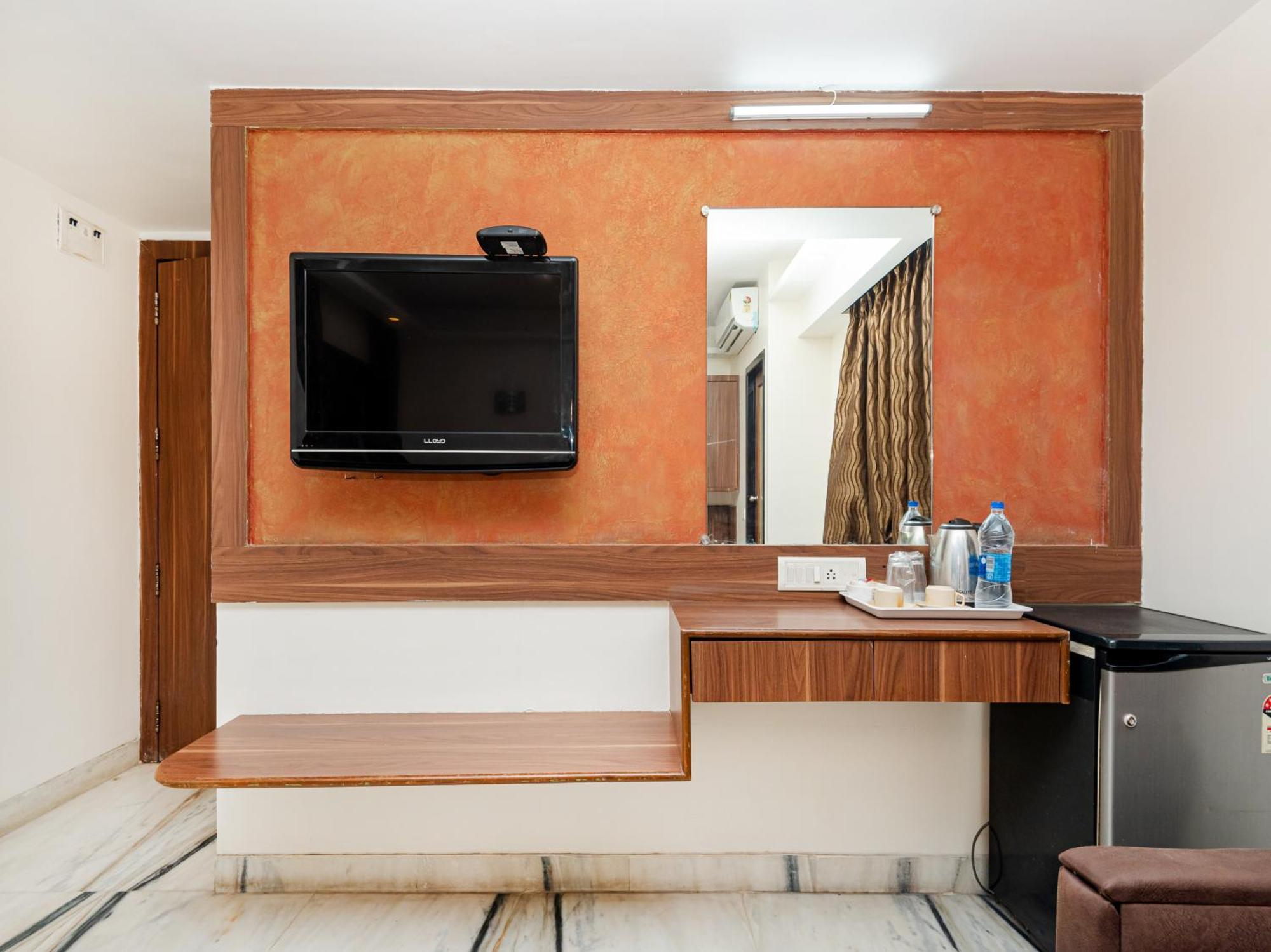 Hotel Balwas Surate Exterior foto