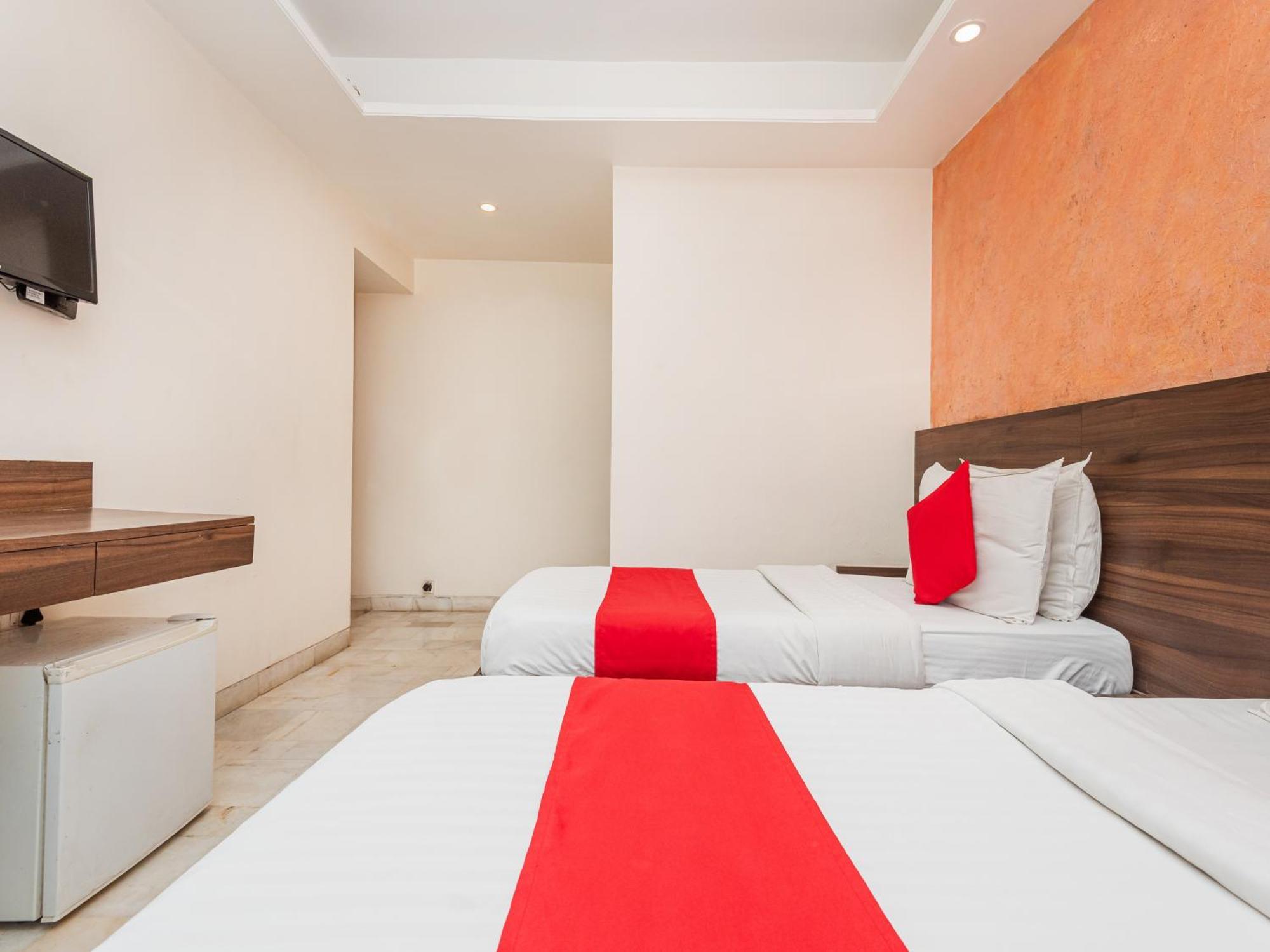 Hotel Balwas Surate Exterior foto