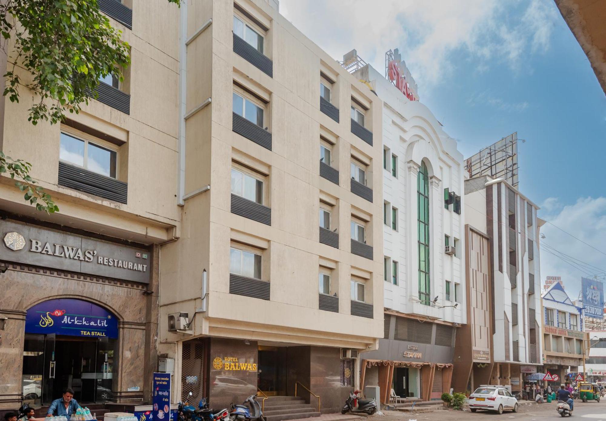 Hotel Balwas Surate Exterior foto
