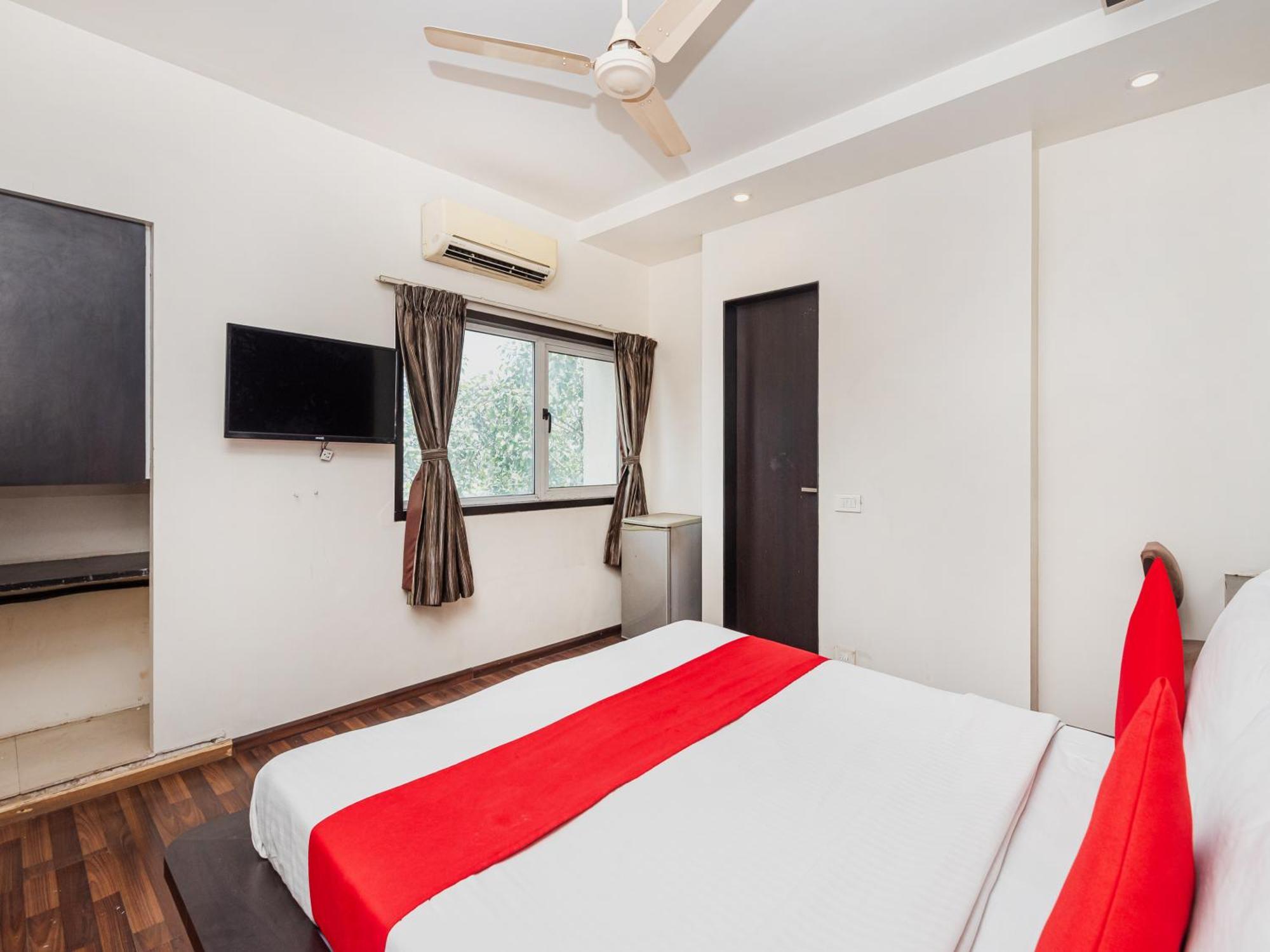 Hotel Balwas Surate Exterior foto