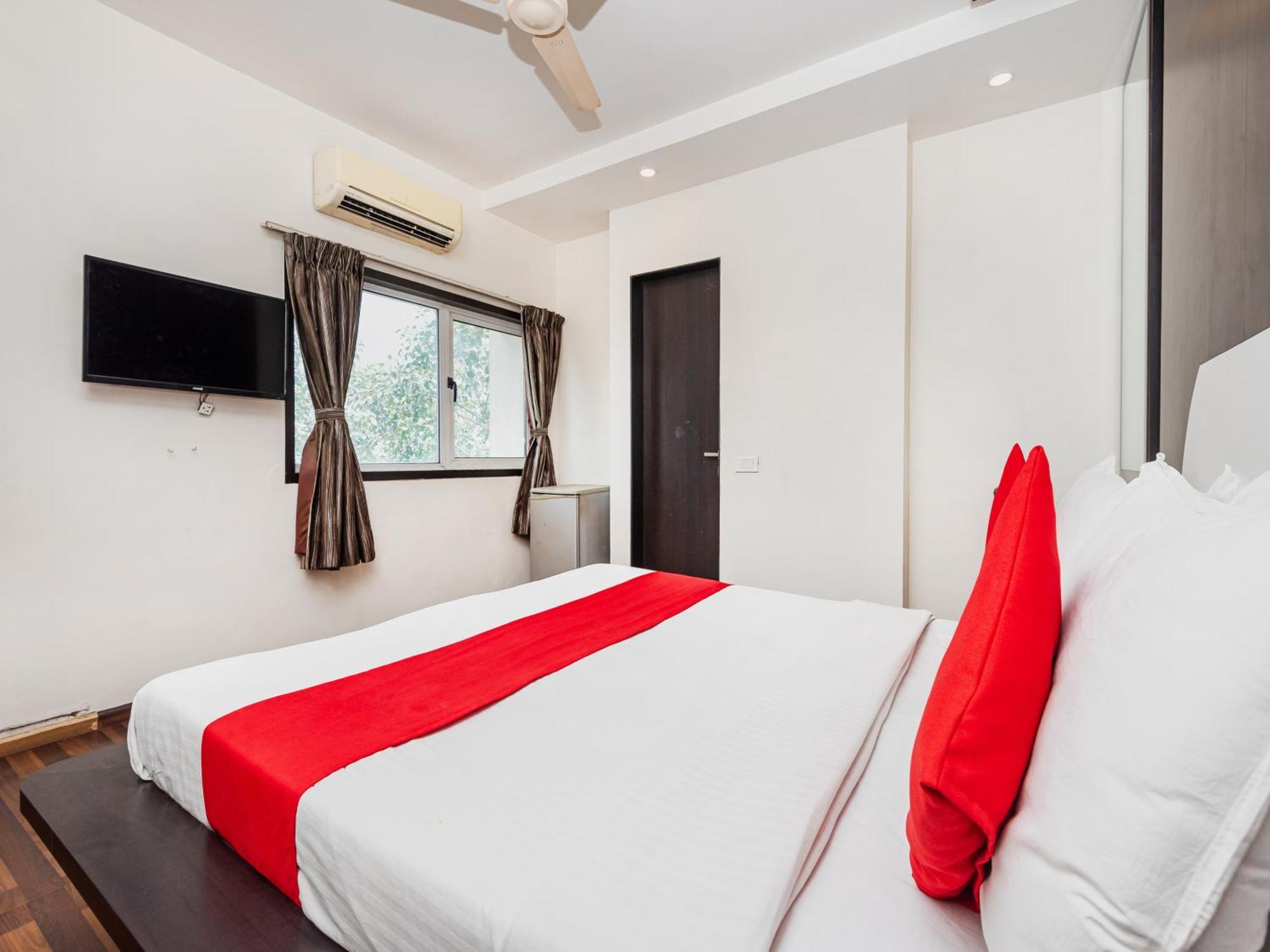 Hotel Balwas Surate Exterior foto