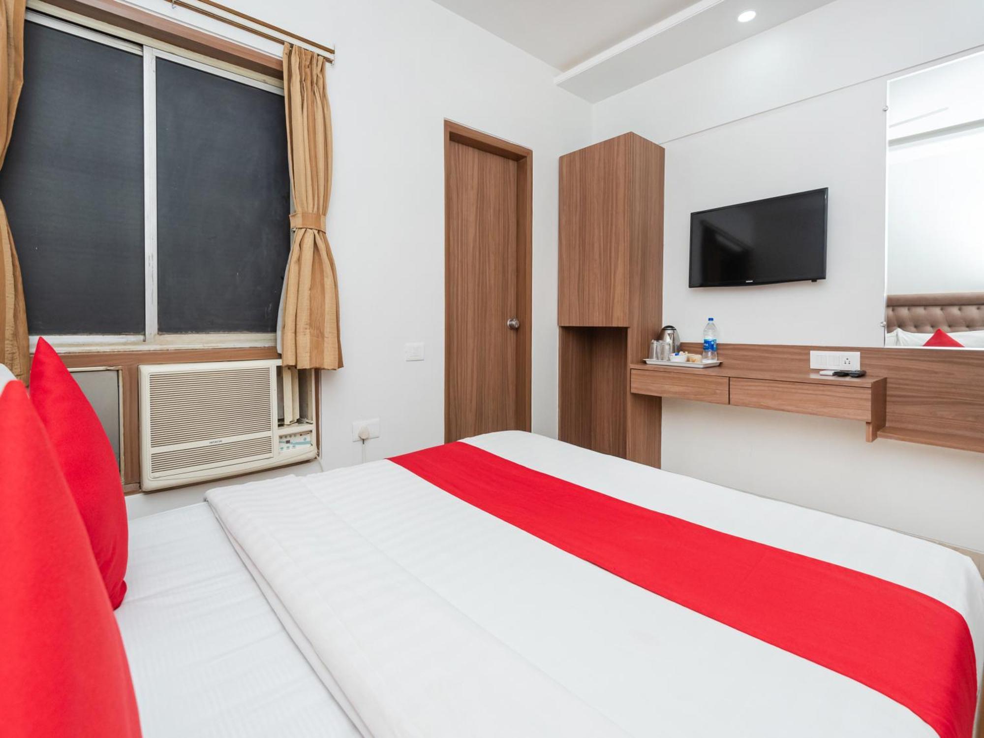 Hotel Balwas Surate Exterior foto