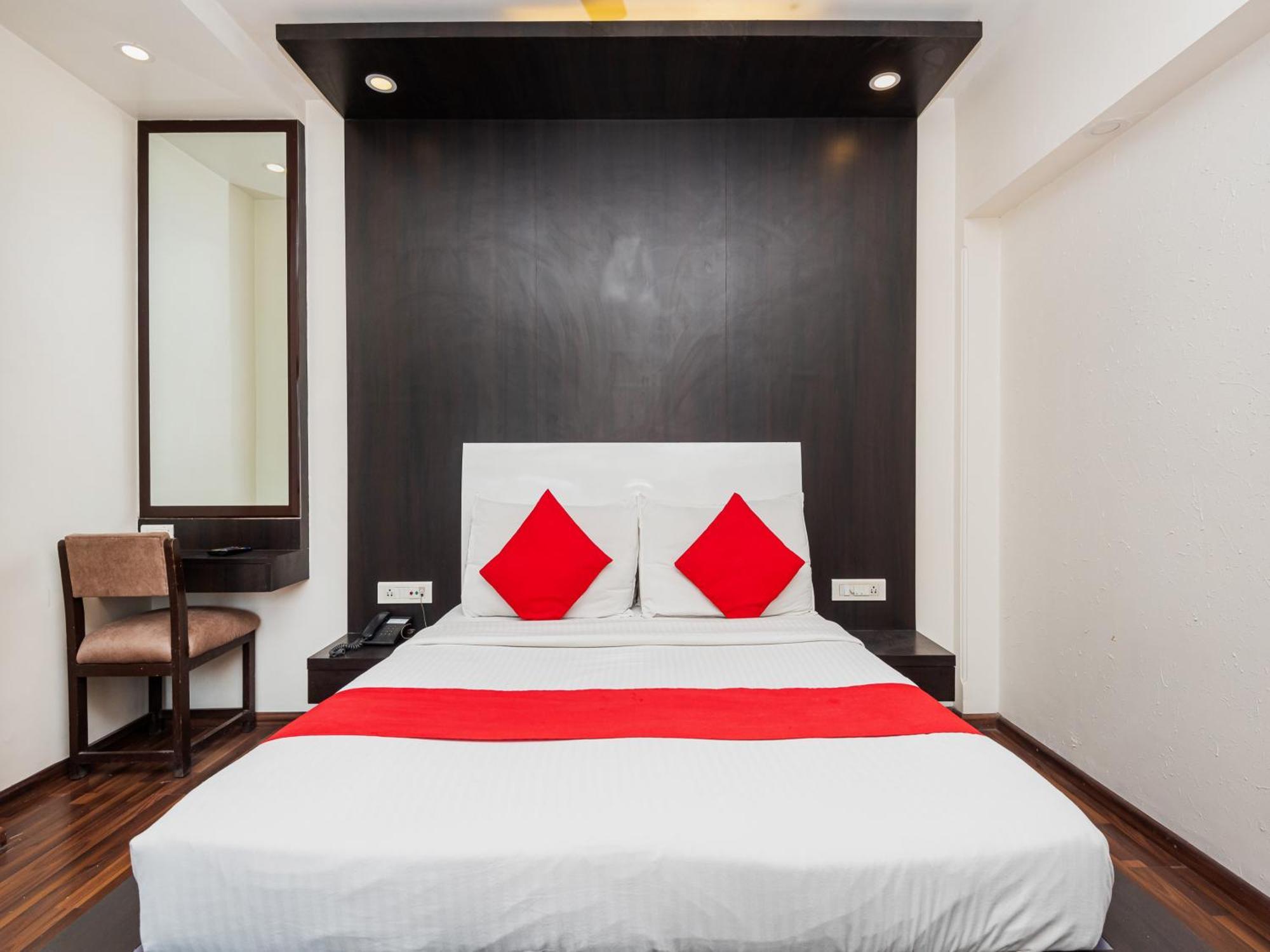 Hotel Balwas Surate Exterior foto